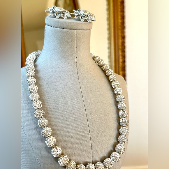 Rhinestone necklace & Vintage Flower Clip Earrings - Picture 16 of 17